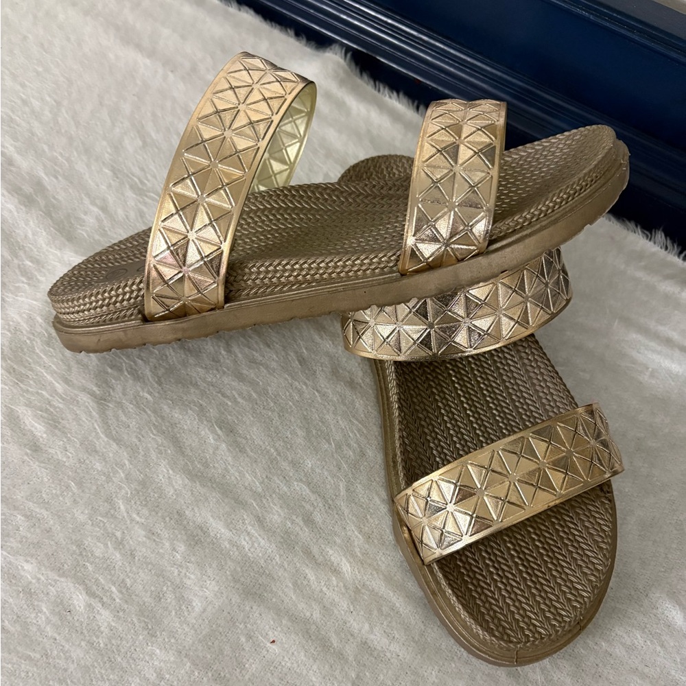 Carolina Bay Gold Sandals Size 9/10